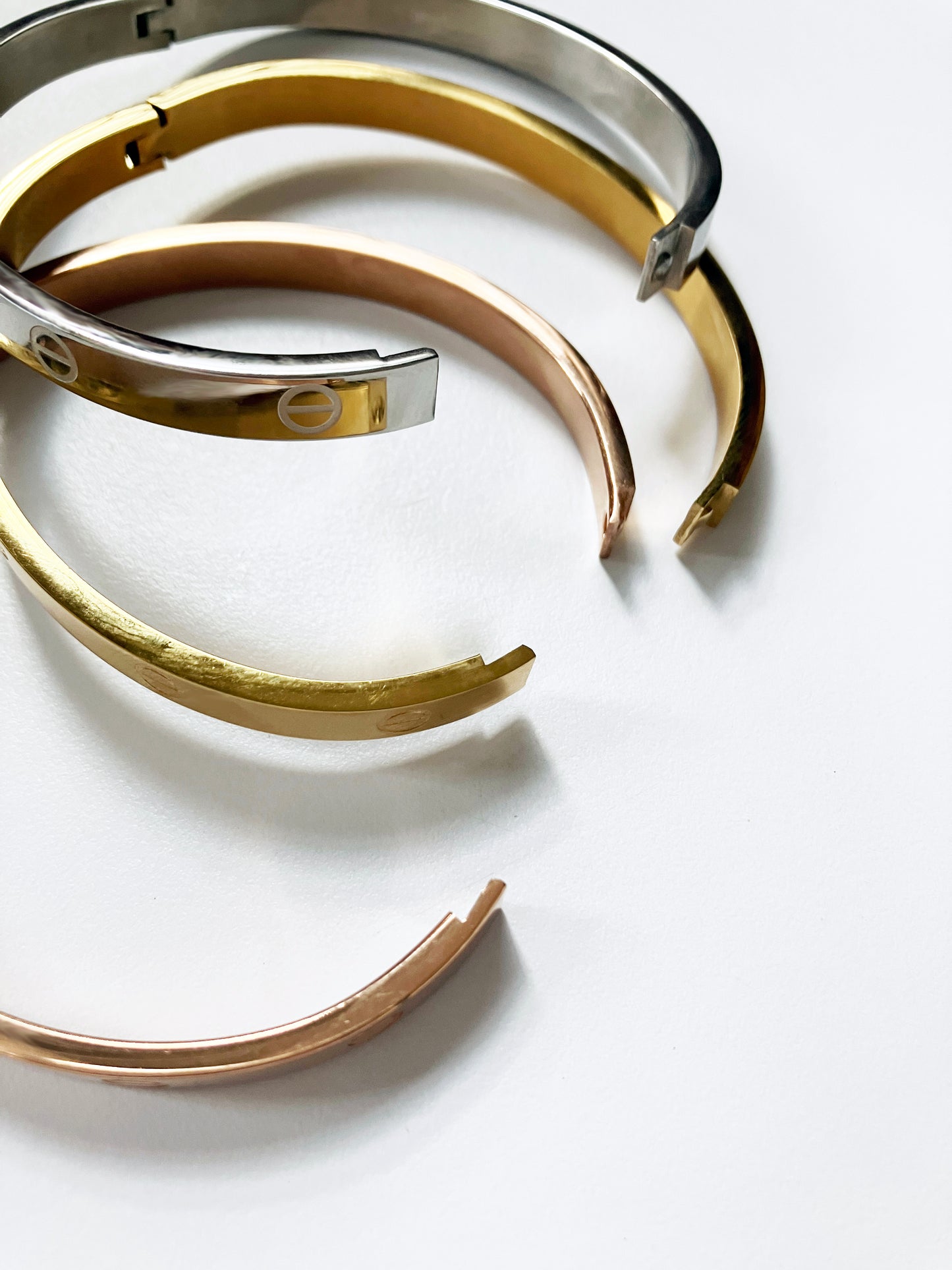 Screw Head Pattern Silver Bangle