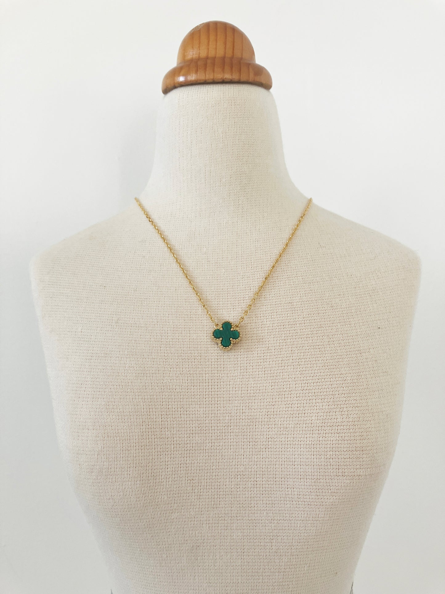 Adjustable Bijou Malachite Alhambra Motif Pendant