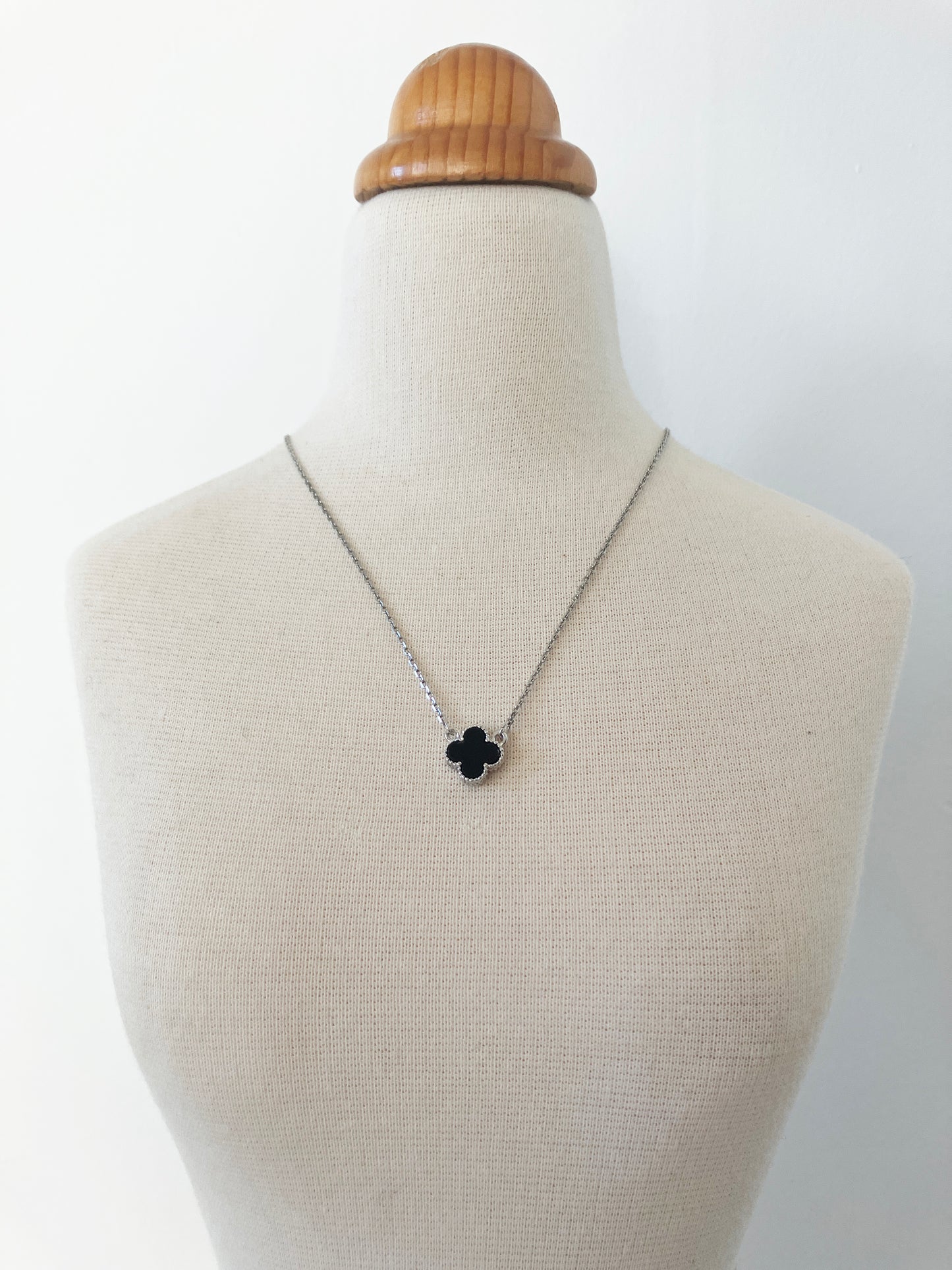 Adjustable Small Onyx Quatrefoil Motif Pendant