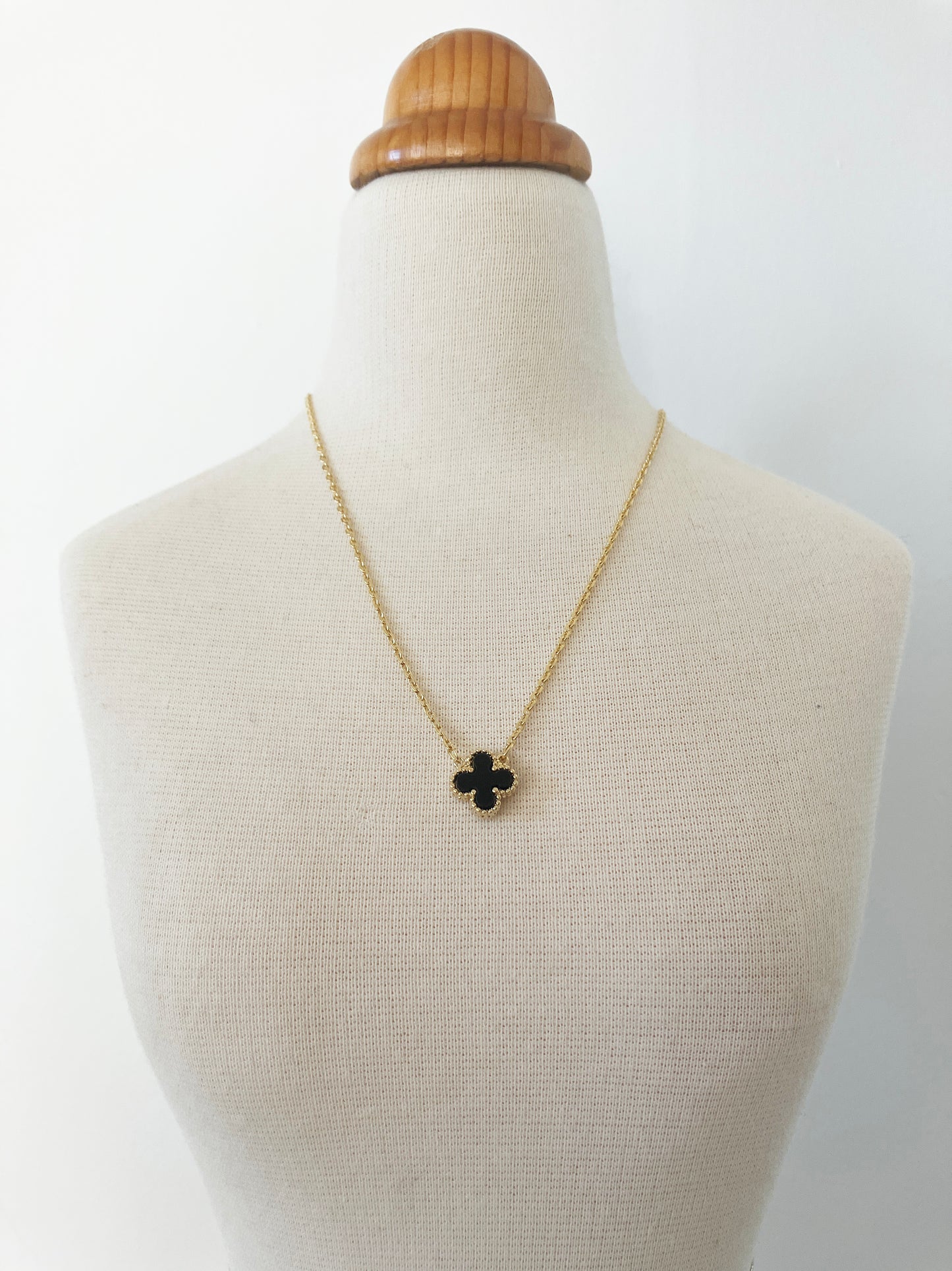 Adjustable Bijou Onyx Quatrefoil Motif Pendant