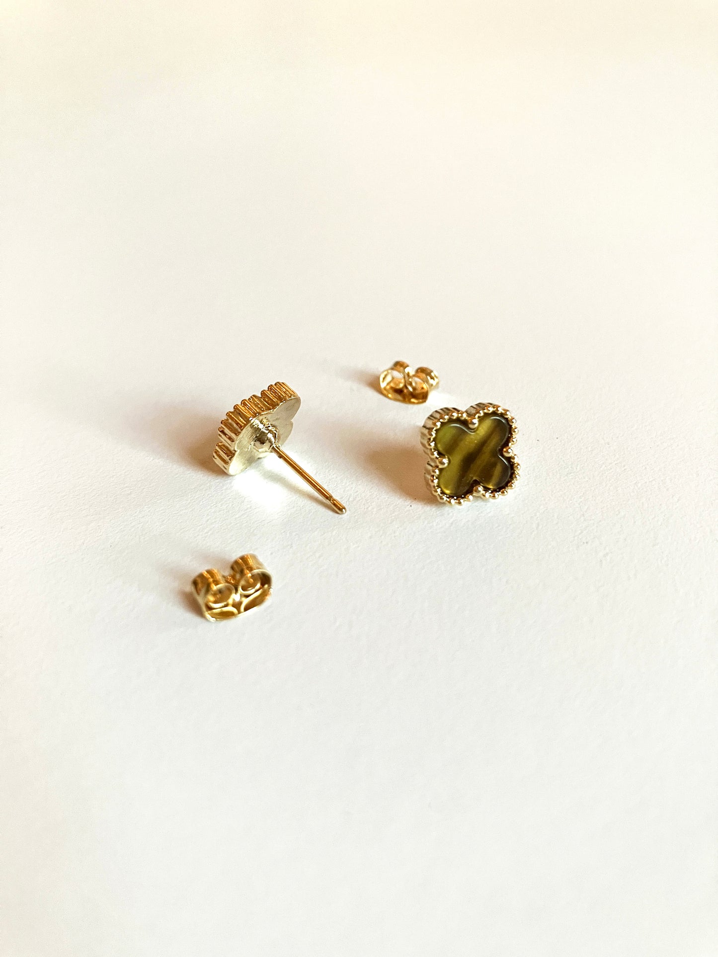 Bijou Tiger Eye Quatrefoil Stud Earrings in Gold