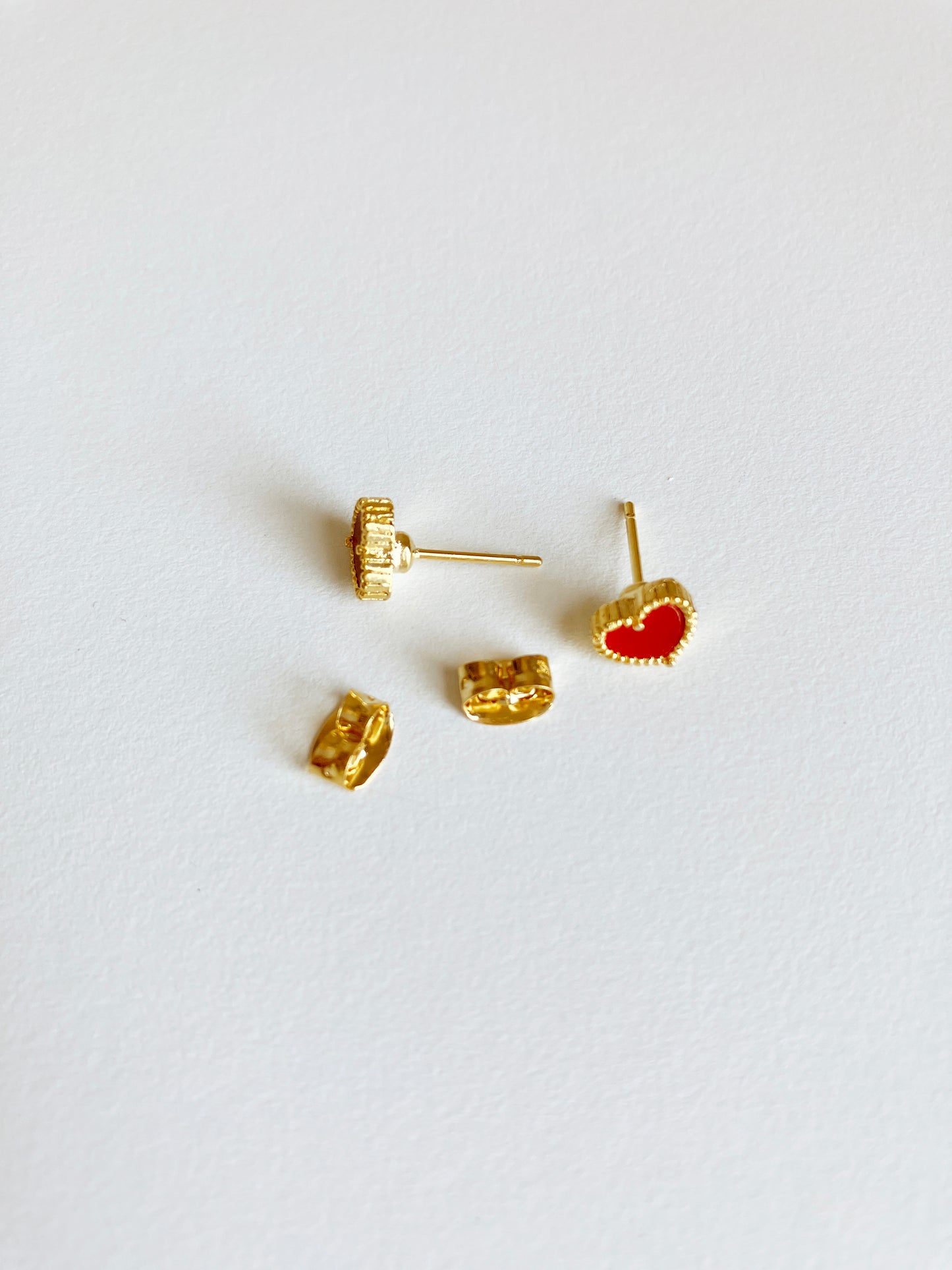 Bisous Heart Earrings in Gold and Carnelian